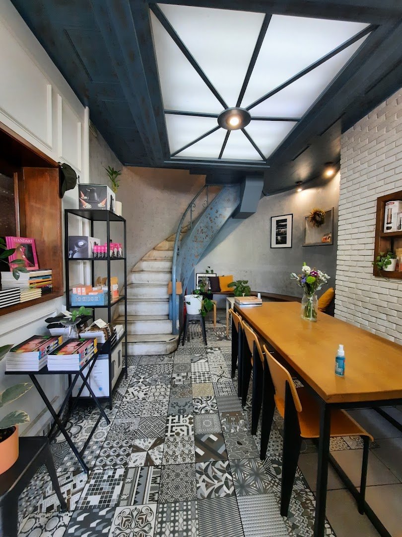Interior of Foyer Espresso Bar, specialty coffee shop in Athens