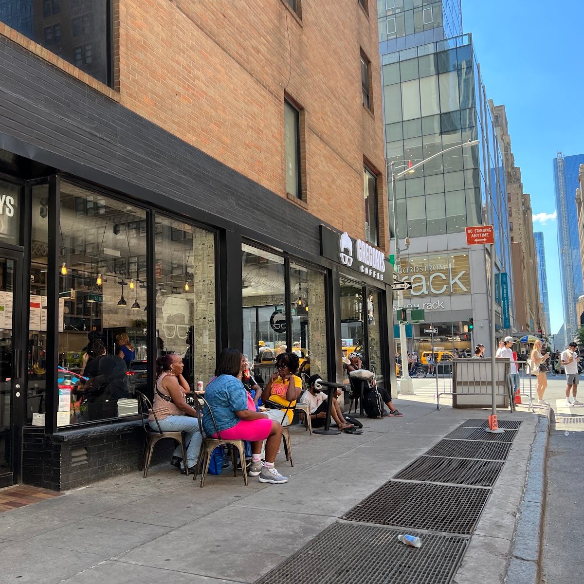 Gregorys Coffee specialty coffee shop in New York - photo 4