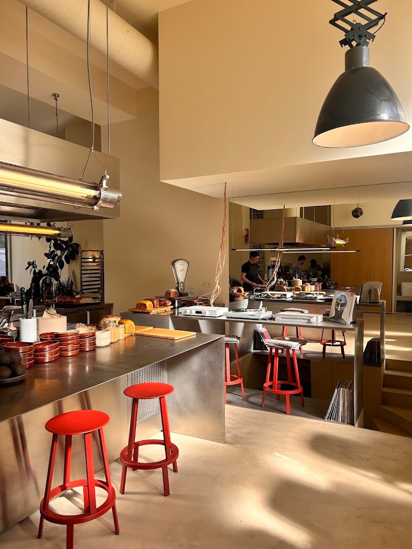 Interior of Early, specialty coffee shop in Porto