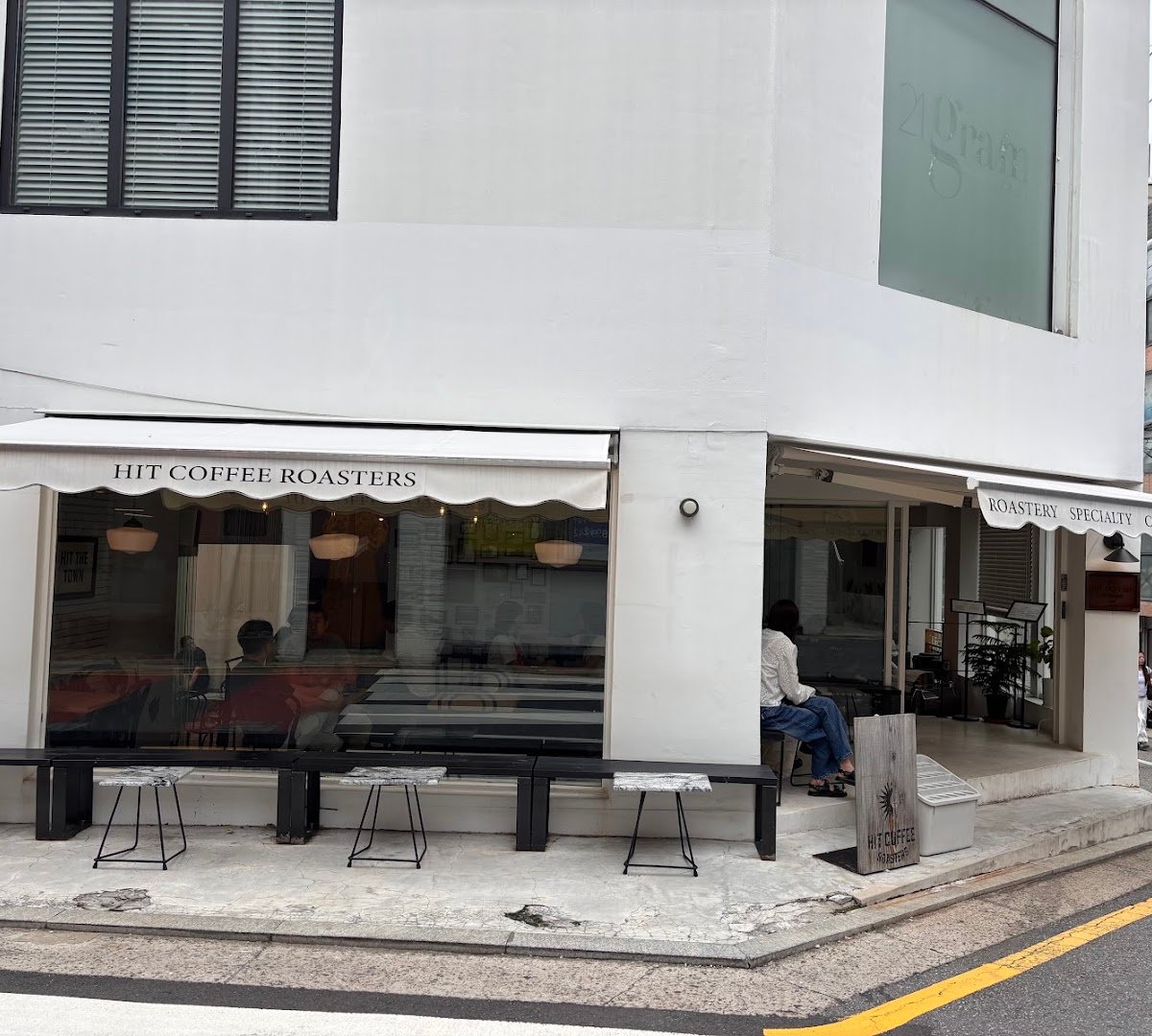 Storefront of HitCoffee Roasters, specialty coffee shop in Seoul