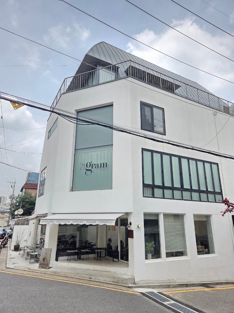 Storefront of HitCoffee Roasters, specialty coffee shop in Seoul