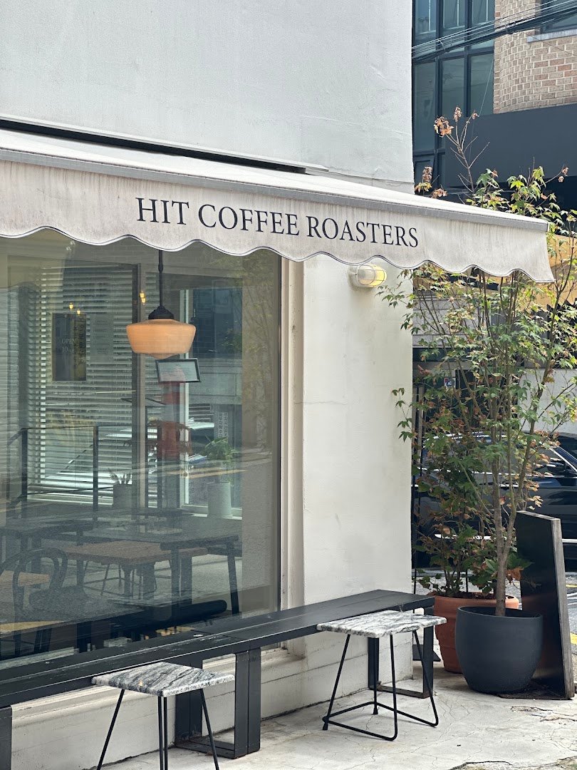 Storefront of HitCoffee Roasters, specialty coffee shop in Seoul