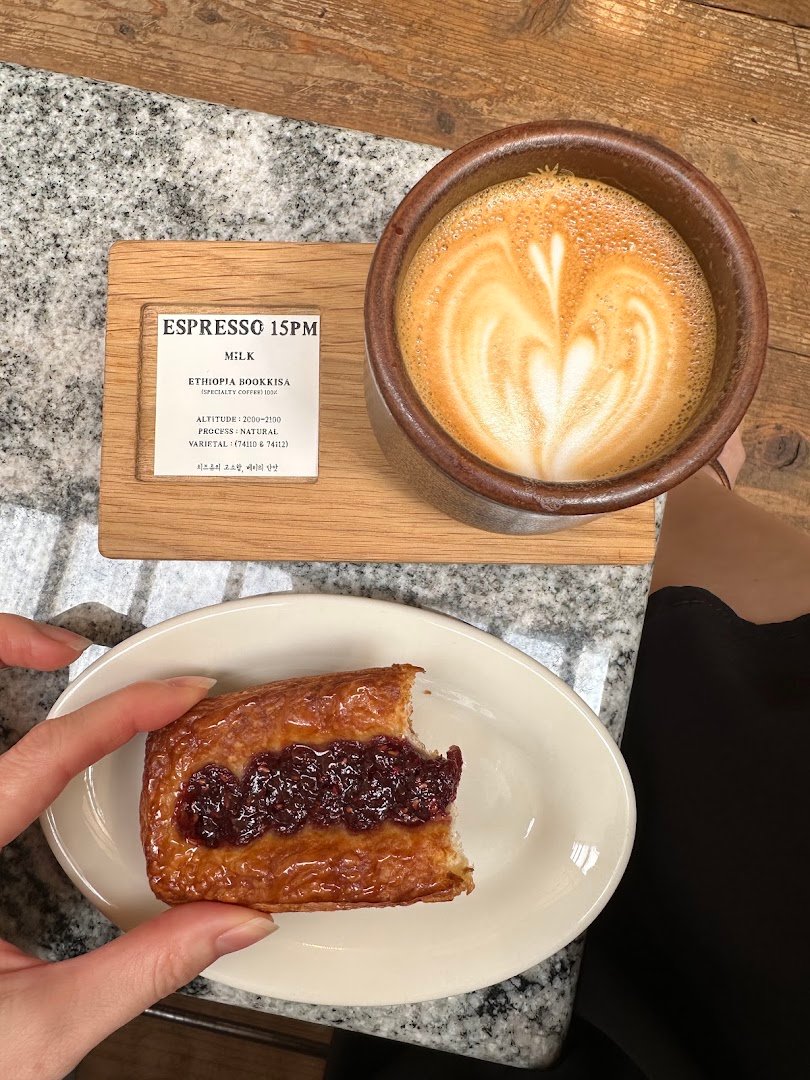 Coffee at HitCoffee Roasters, specialty coffee shop in Seoul