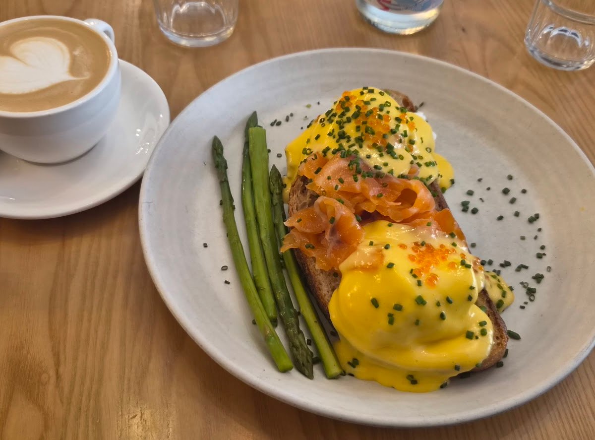 Coffee at QUEST, specialty coffee shop in Lisbon