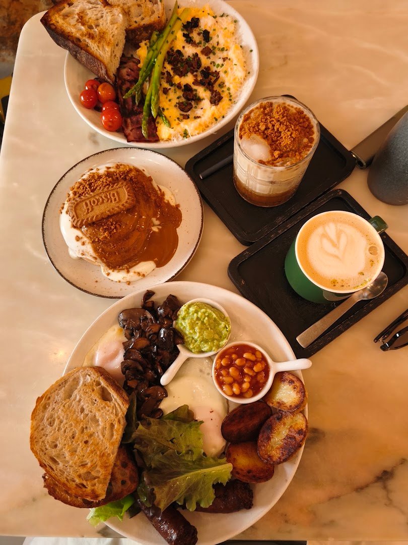 Coffee at QUEST, specialty coffee shop in Lisbon