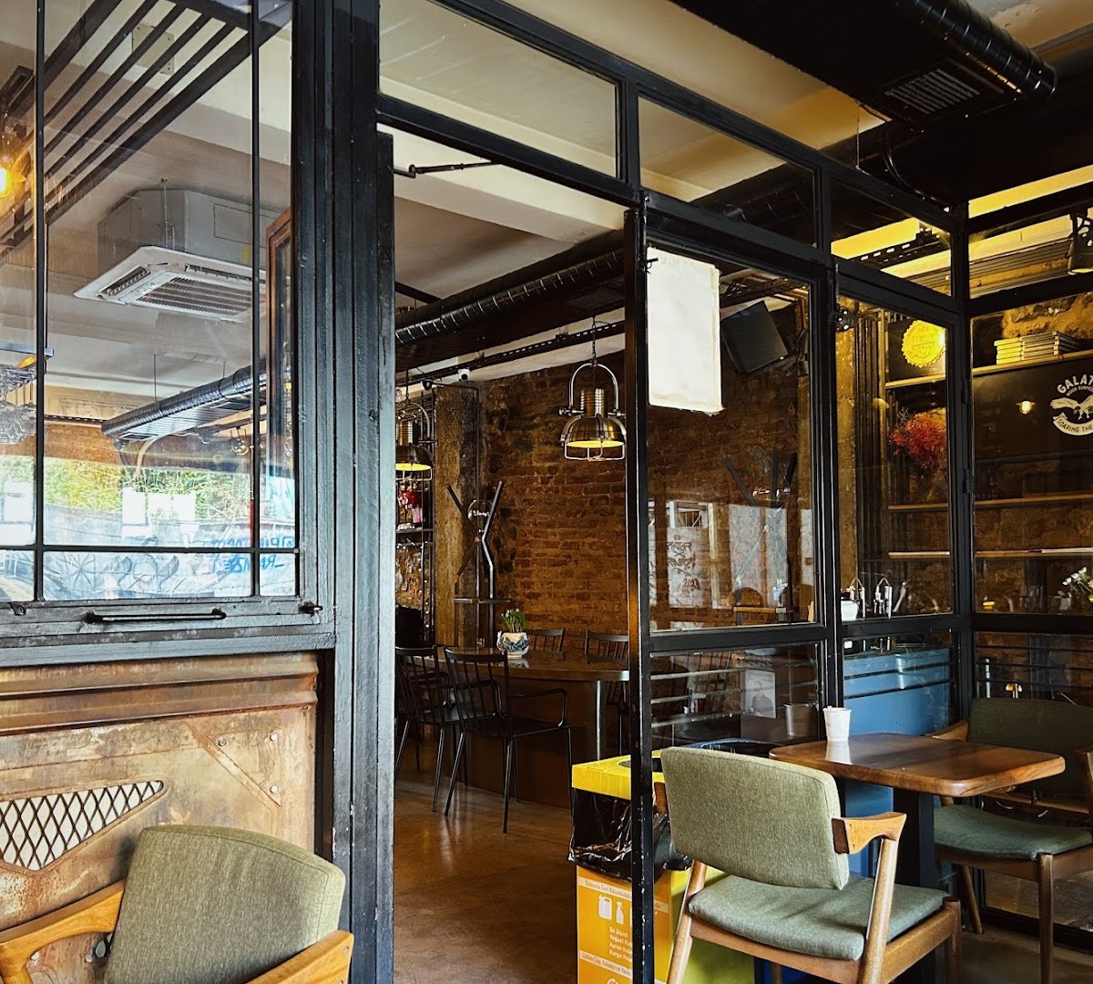 Federal Galata specialty coffee shop in Istanbul - photo 3