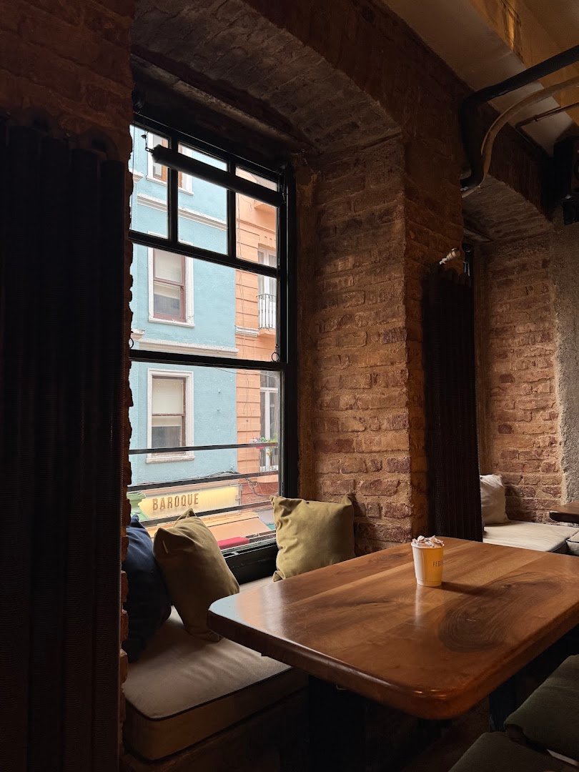 Federal Galata specialty coffee shop in Istanbul - photo 6