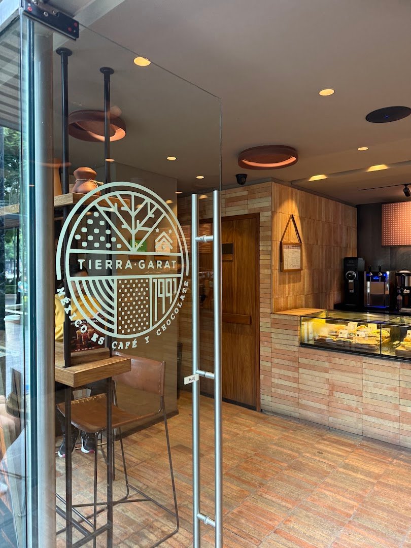 Storefront of Tierra Garat Reforma Ángel, specialty coffee shop in Mexico City