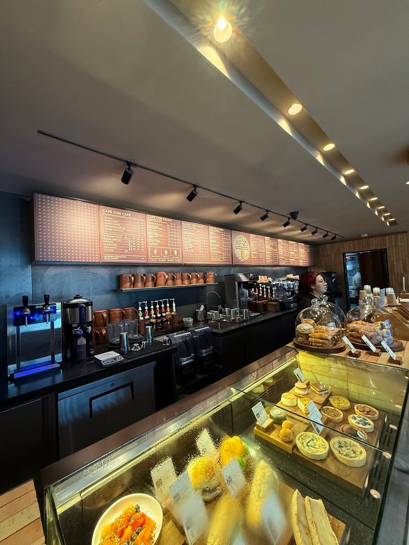 Interior of Tierra Garat Reforma Ángel, specialty coffee shop in Mexico City