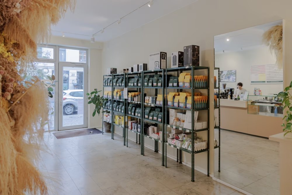 Coffee Circle Rosa-Luxemburg-Straße specialty coffee shop in Berlin - photo 4