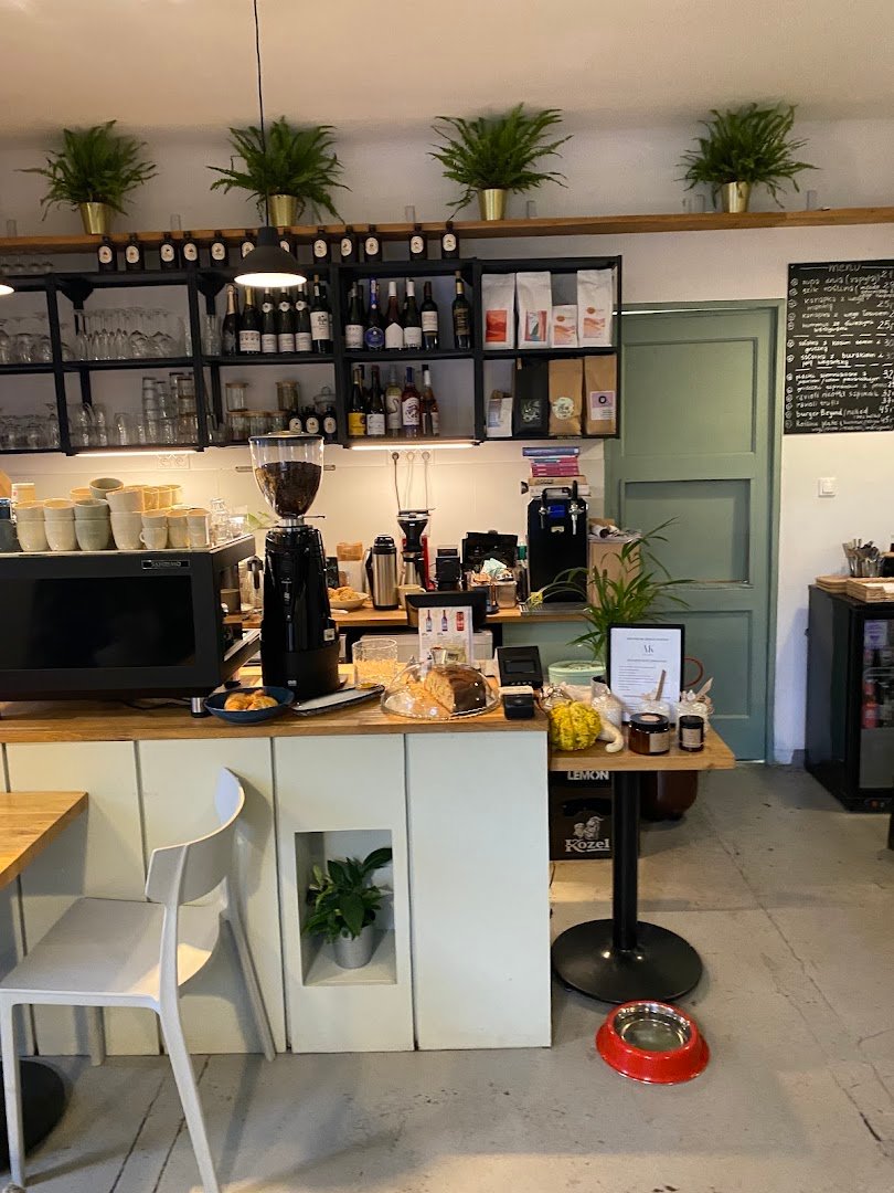 Interior of Roślina Cafe, specialty coffee shop in Warsaw