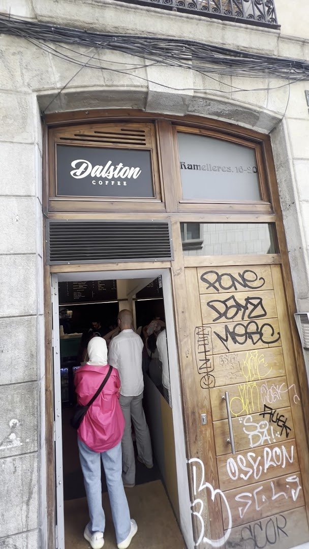 Dalston Coffee Barcelona - Cafè d'especialitat - Coffee Roasters specialty coffee shop in Barcelona - photo 11