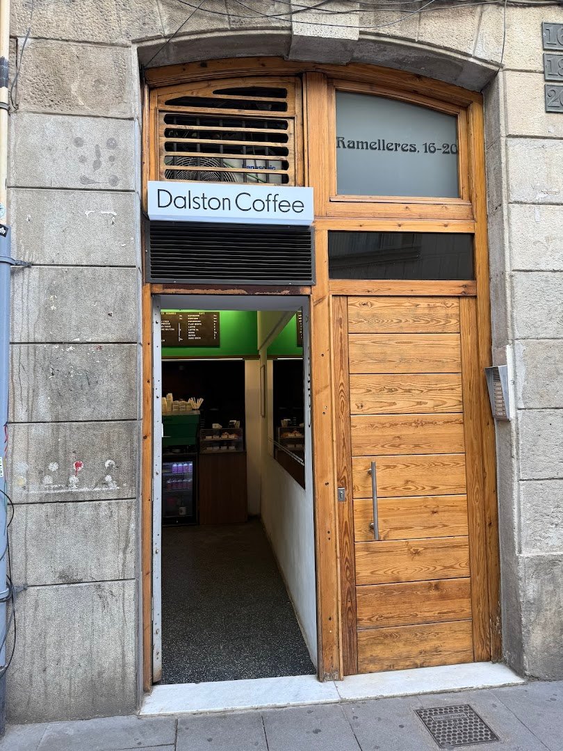 Dalston Coffee Barcelona - Cafè d'especialitat - Coffee Roasters specialty coffee shop in Barcelona - photo 14