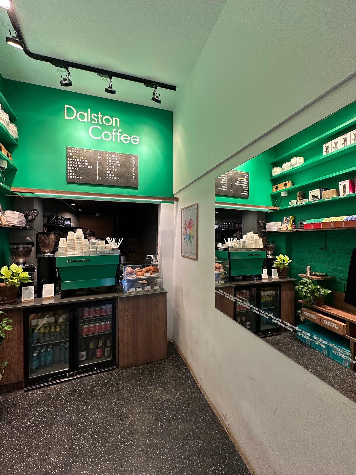 Dalston Coffee Barcelona - Cafè d'especialitat - Coffee Roasters specialty coffee shop in Barcelona - photo 7