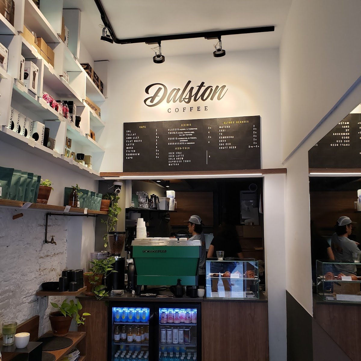 Dalston Coffee Barcelona - Cafè d'especialitat - Coffee Roasters specialty coffee shop in Barcelona - photo 8