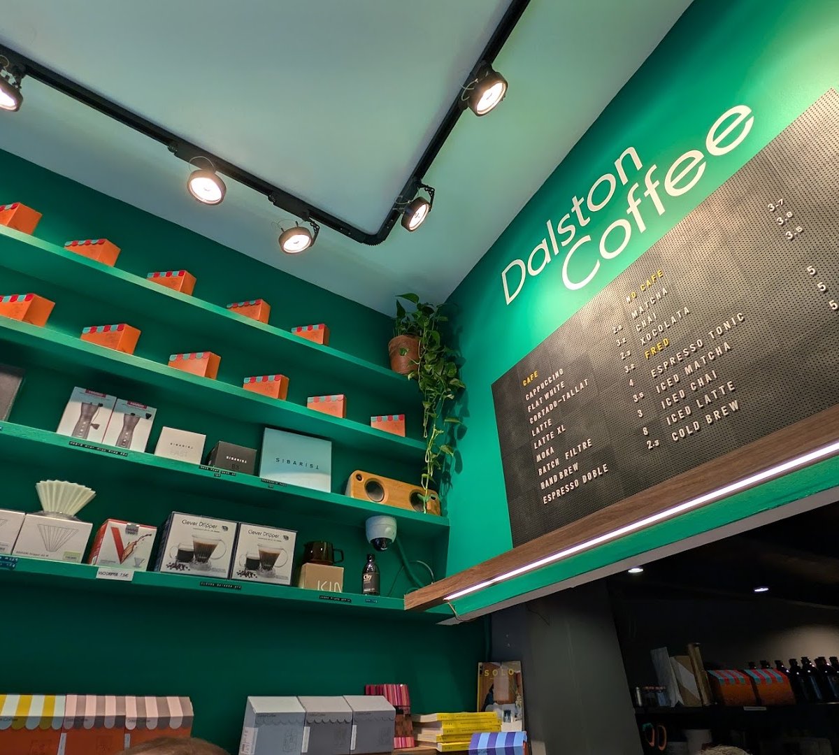Dalston Coffee Barcelona - Cafè d'especialitat - Coffee Roasters specialty coffee shop in Barcelona - photo 10
