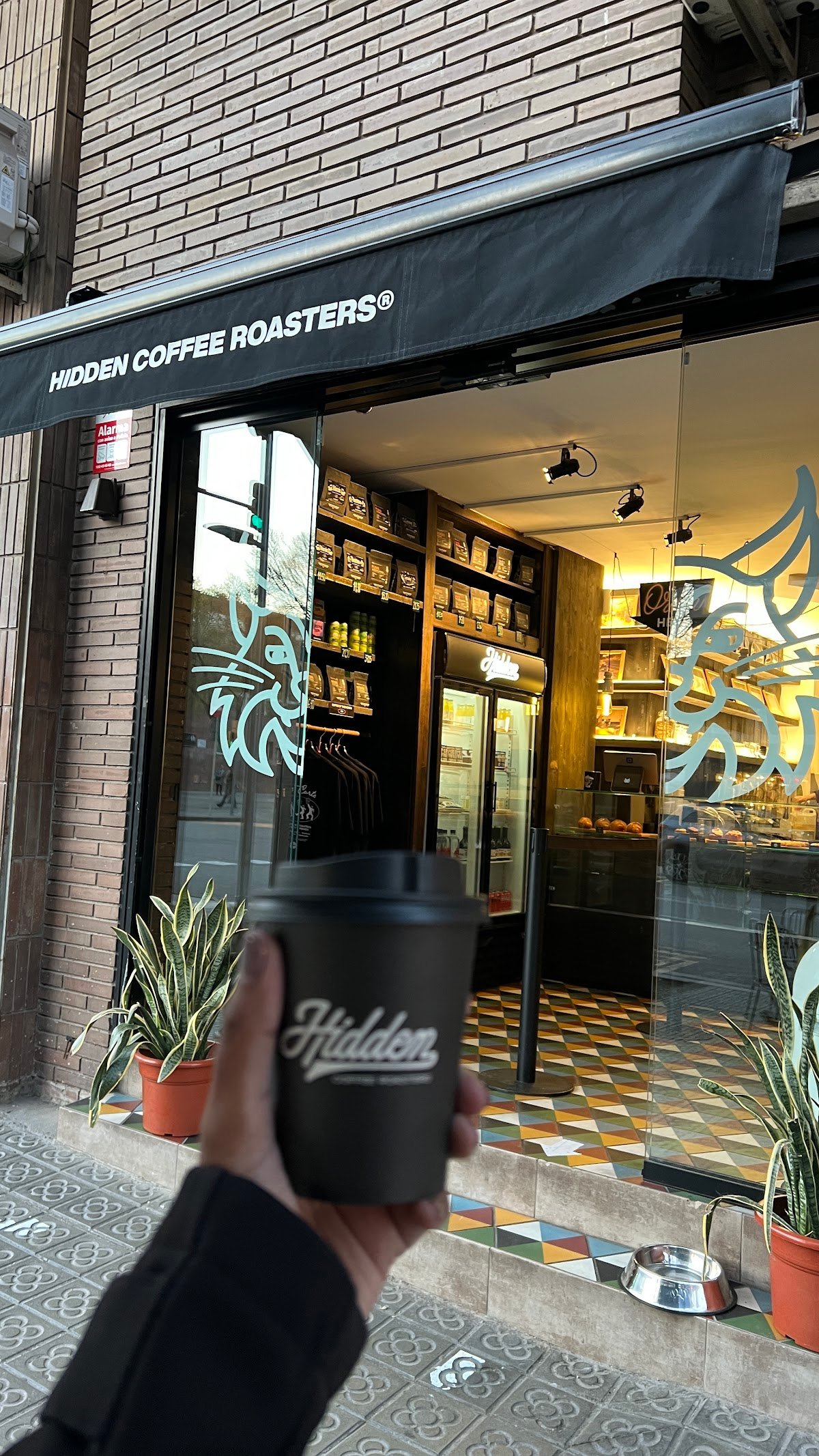 Hidden Coffee Roasters - Les Corts specialty coffee shop in Barcelona - photo 3