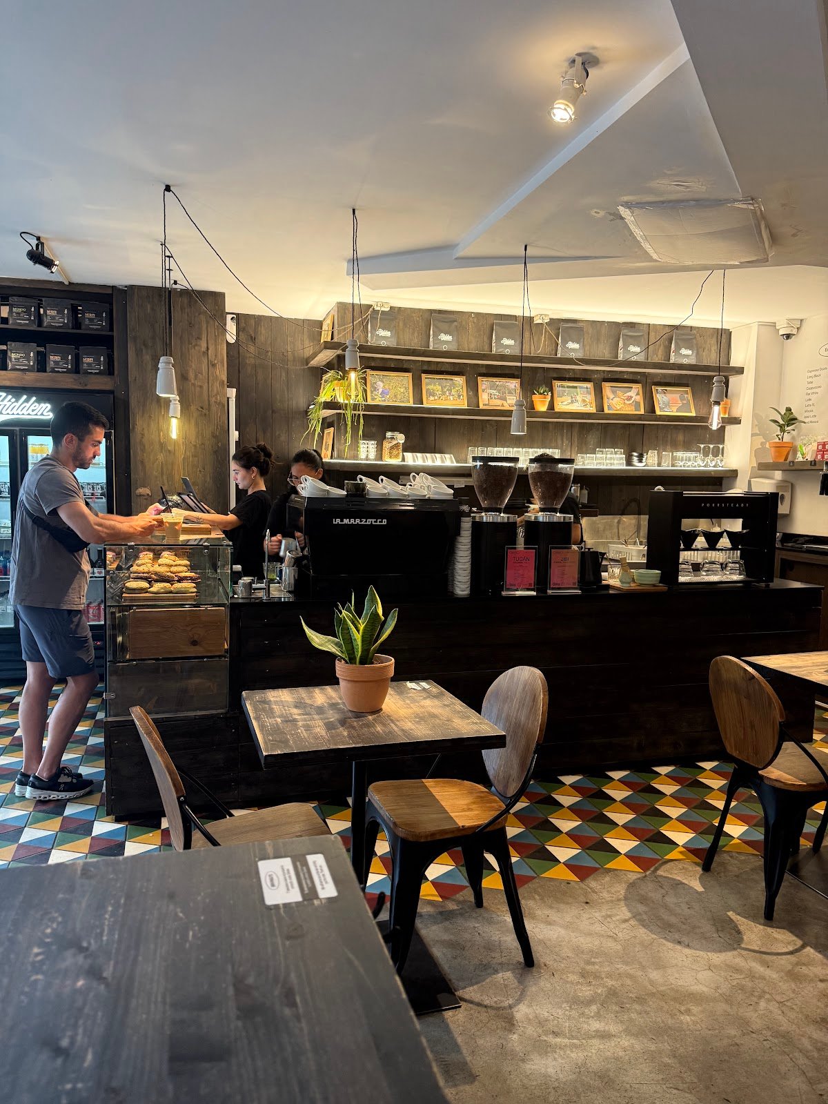 Hidden Coffee Roasters - Les Corts specialty coffee shop in Barcelona - photo 4