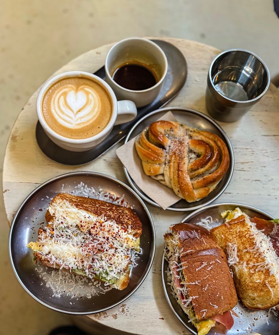 Pan y Pepinillos Café specialty coffee shop in Madrid - photo 4