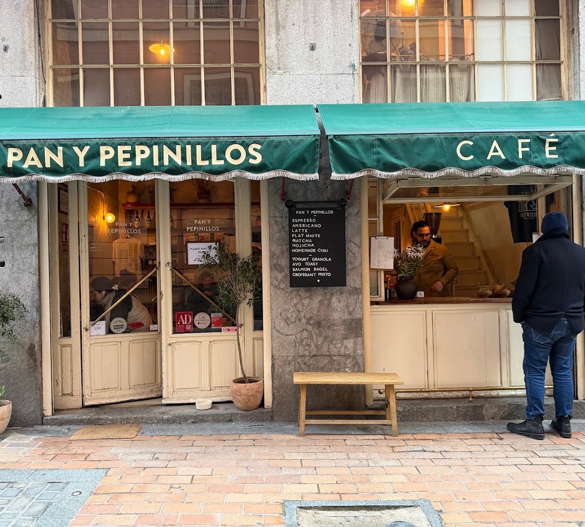 Pan y Pepinillos Café specialty coffee shop in Madrid - photo 5