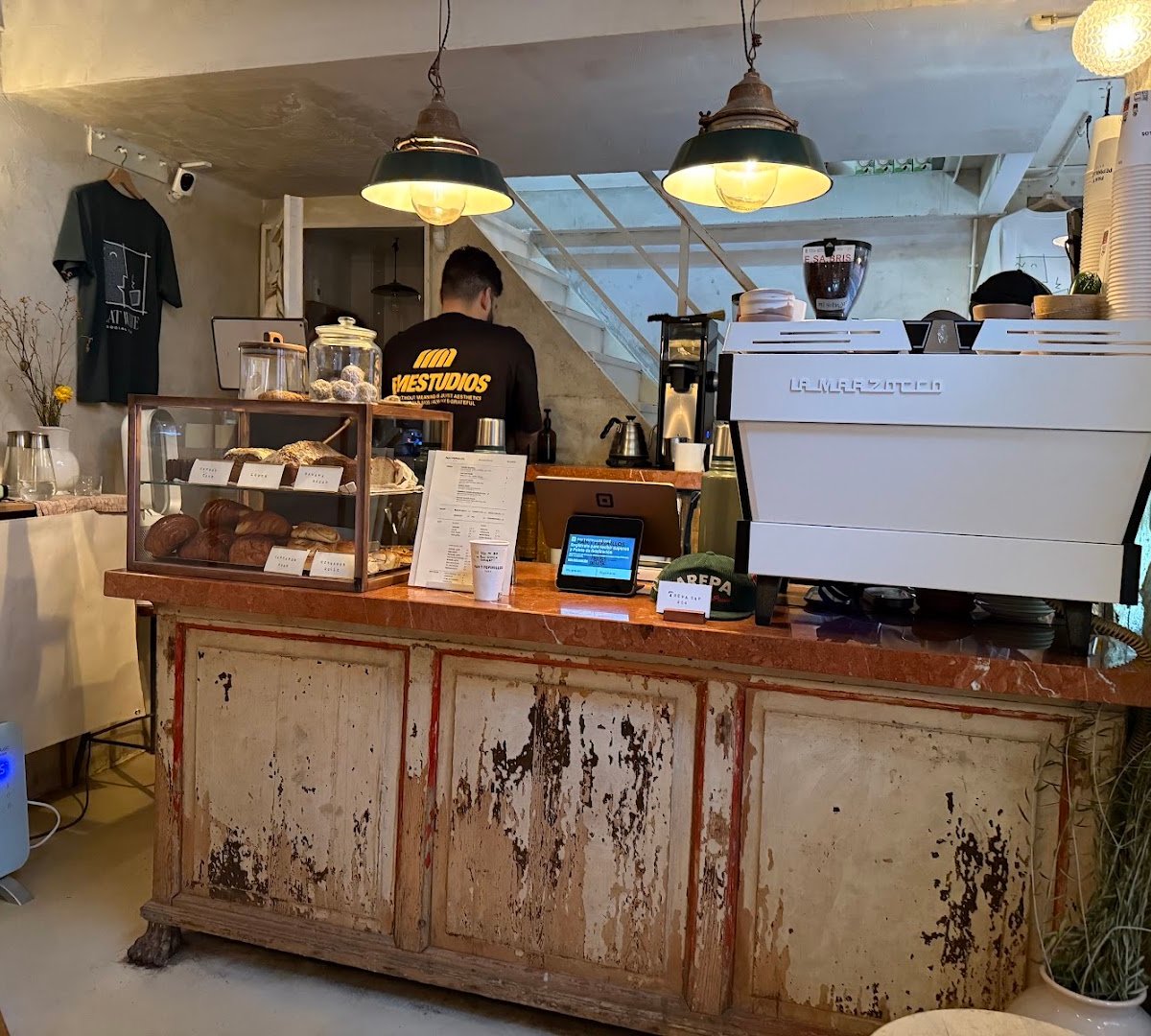 Pan y Pepinillos Café specialty coffee shop in Madrid - photo 7