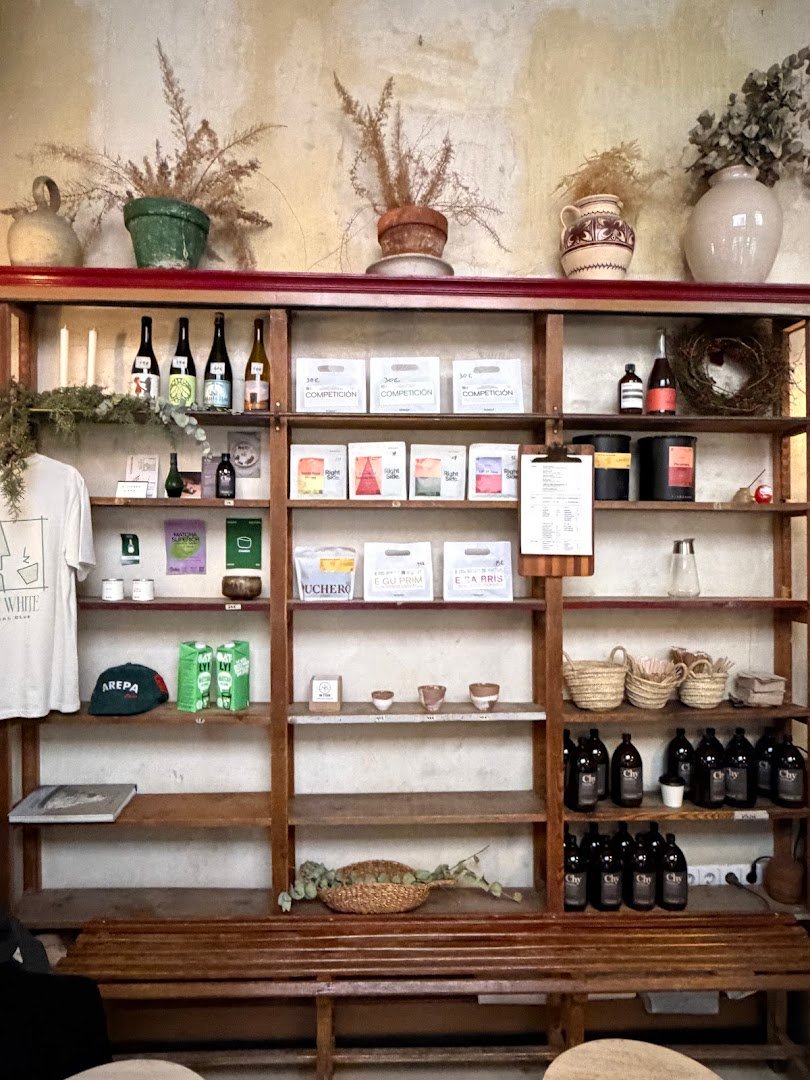 Pan y Pepinillos Café specialty coffee shop in Madrid - photo 8