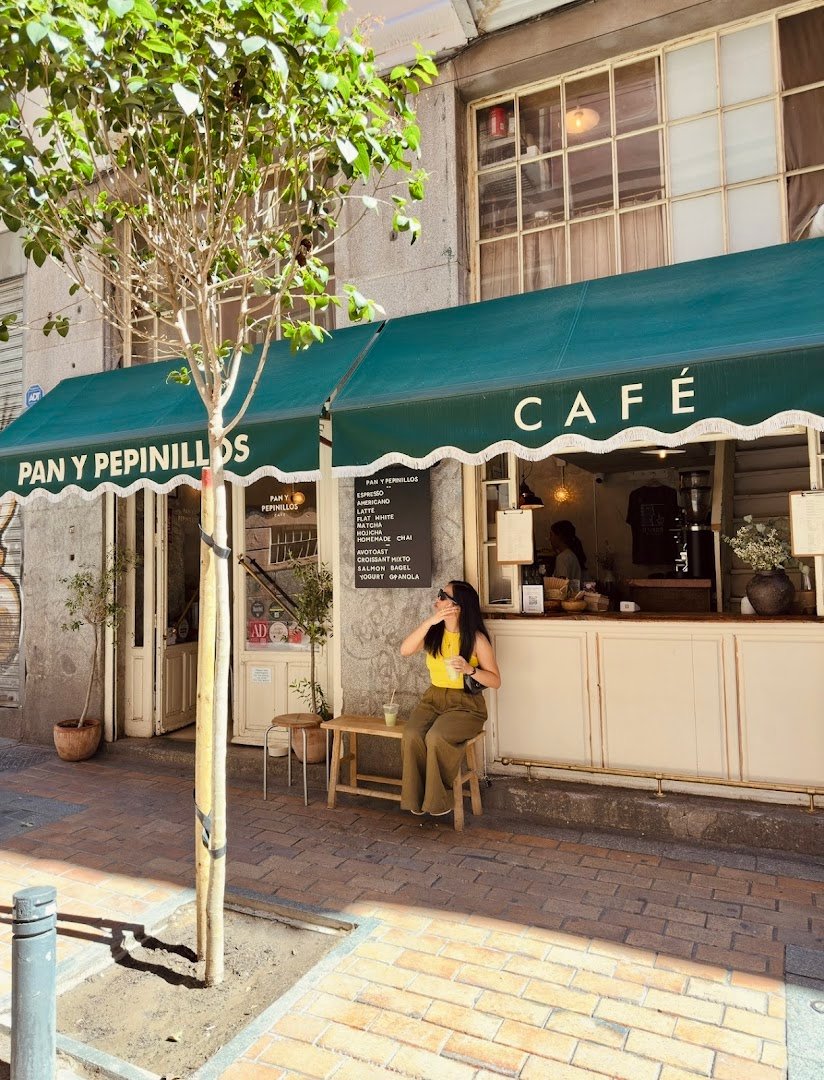 Pan y Pepinillos Café specialty coffee shop in Madrid - photo 9