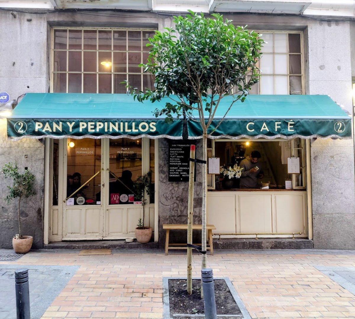 Pan y Pepinillos Café specialty coffee shop in Madrid - photo 10