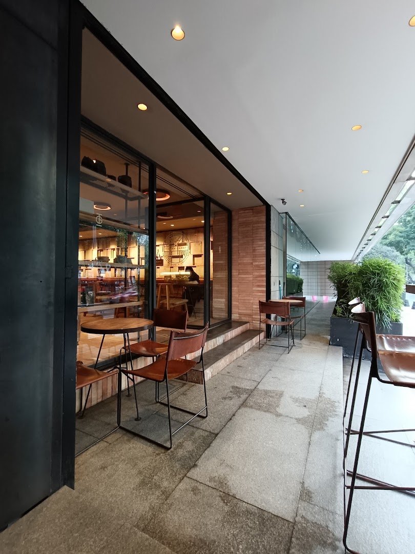 Storefront of Tierra Garat Reforma, specialty coffee shop in Mexico City
