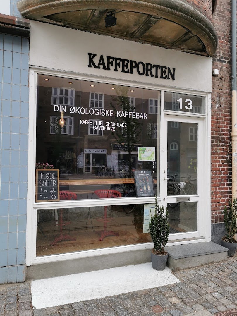 Kaffeporten specialty coffee shop in Copenhagen - photo 6