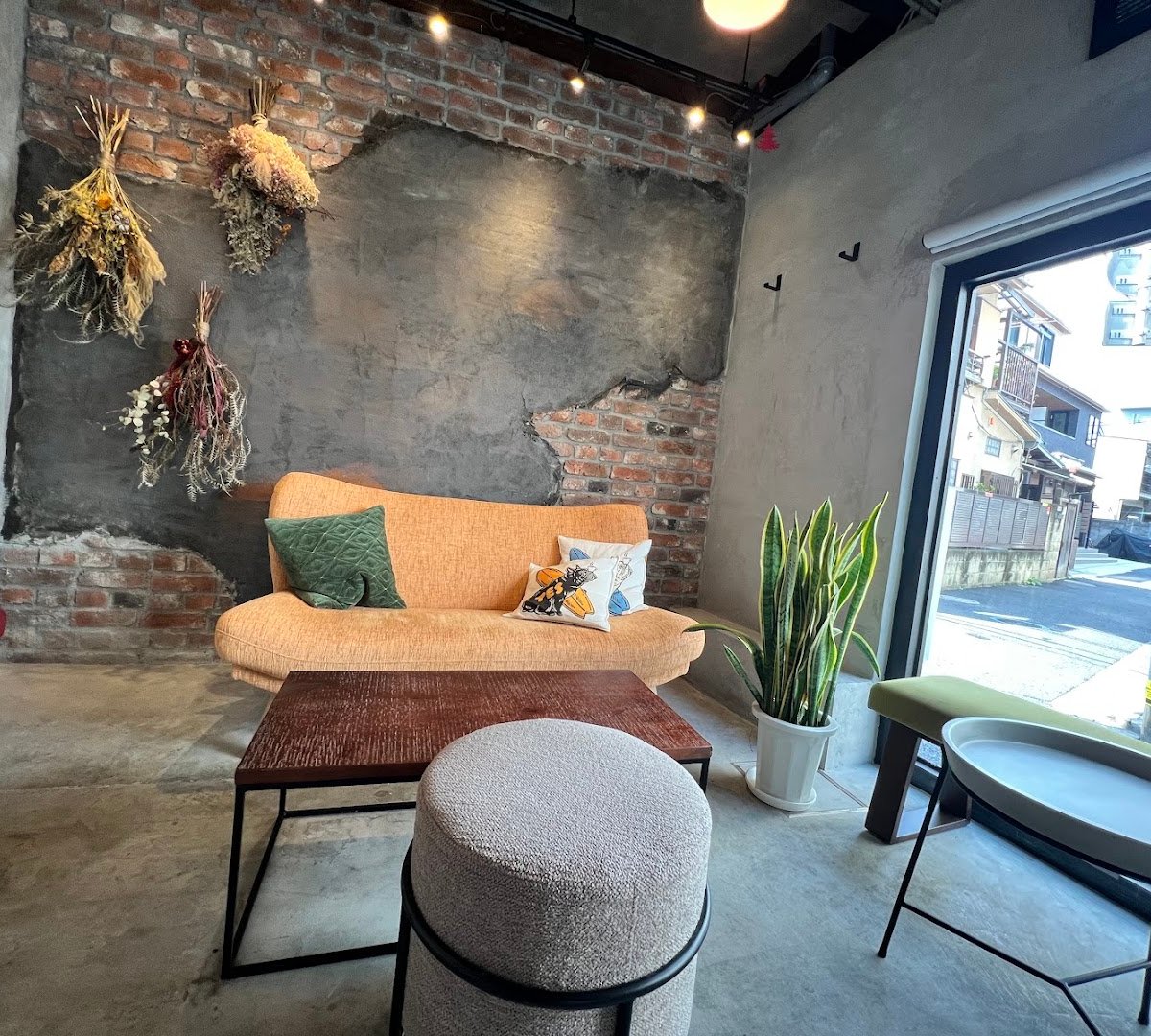 Interior of LAZZY coffee, specialty coffee shop in Tokyo
