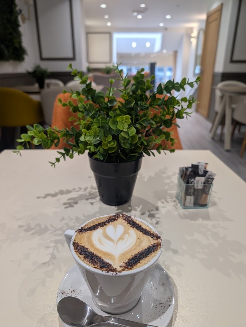Brew coffee & bakery specialty coffee shop in Bristol - photo 3