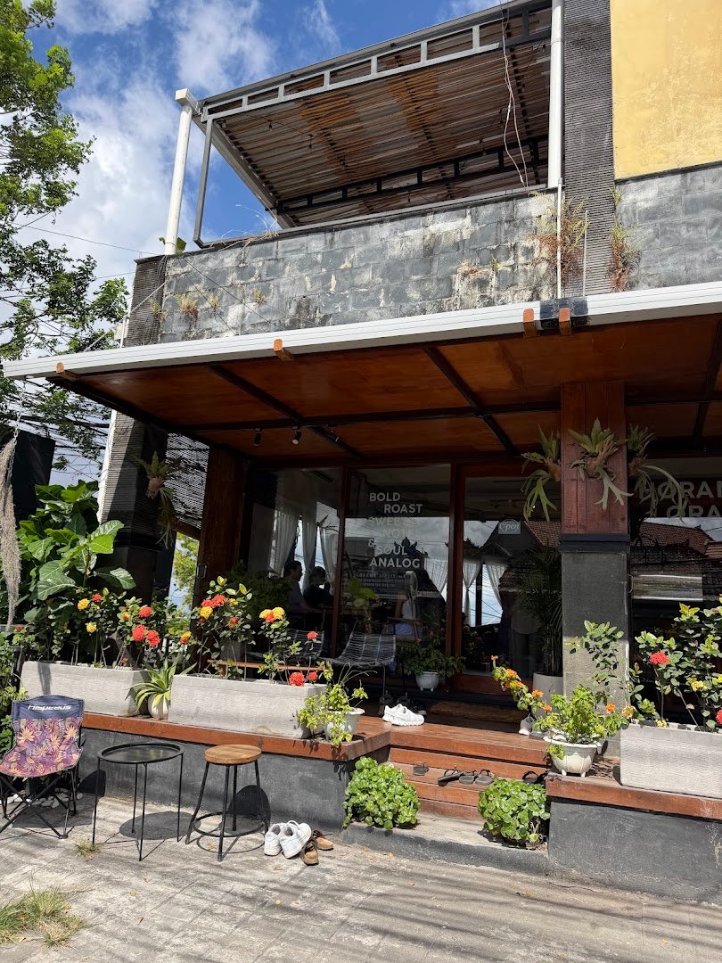 Horang Orang Cafe, Roastery & more specialty coffee shop in Bali - photo 3
