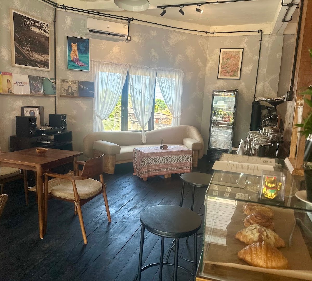 Horang Orang Cafe, Roastery & more specialty coffee shop in Bali - photo 4