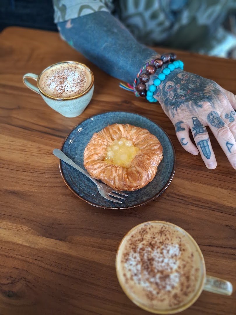 Horang Orang Cafe, Roastery & more specialty coffee shop in Bali - photo 9