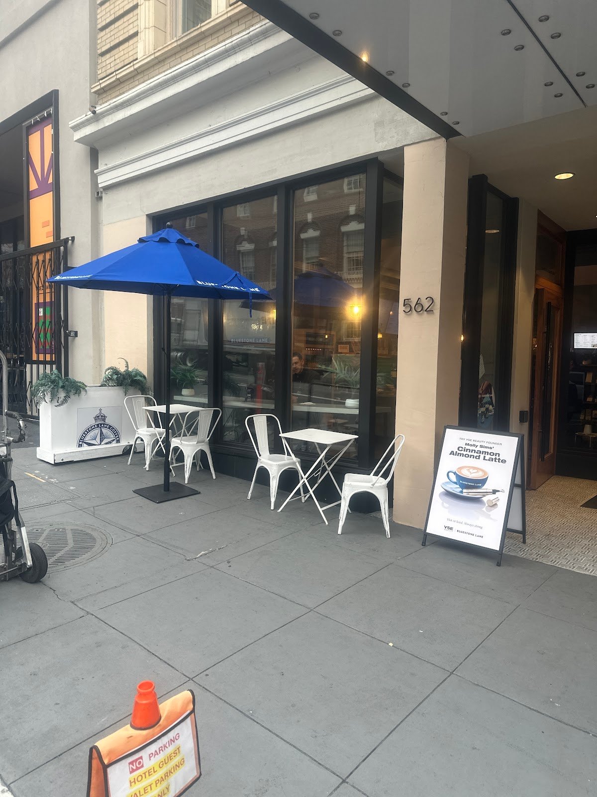 Bluestone Lane Theatre District Coffee Shop specialty coffee shop in San Francisco - photo 3