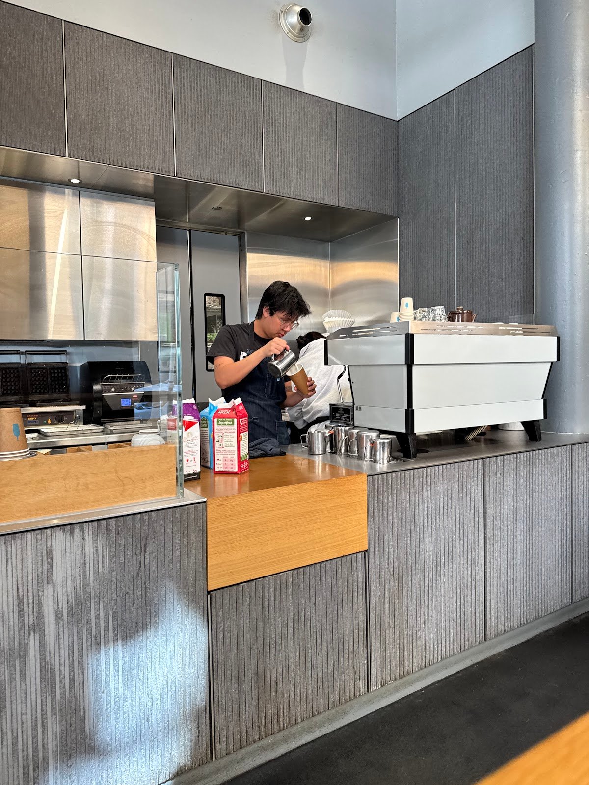 Blue Bottle Coffee specialty coffee shop in San Francisco - photo 5