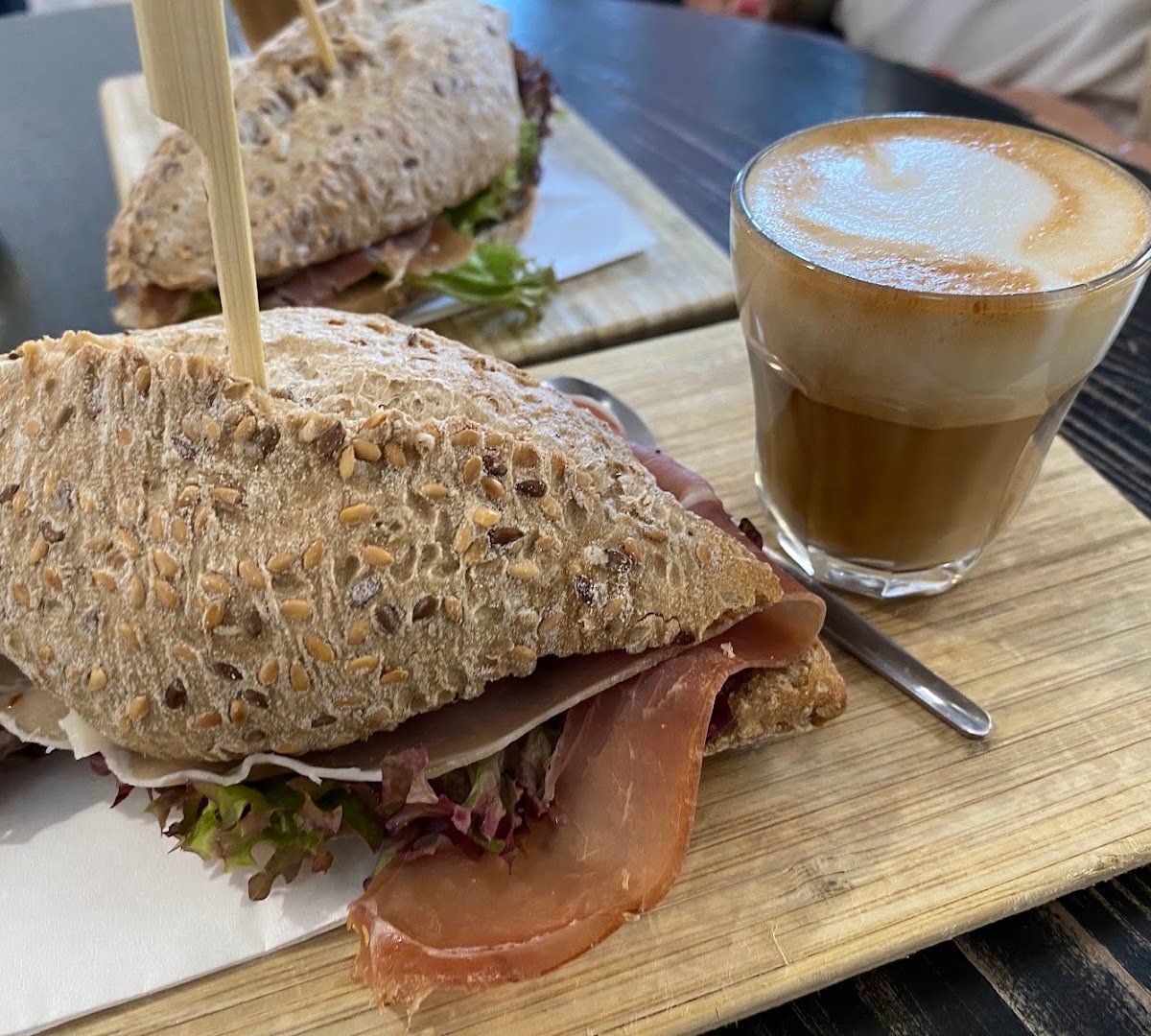Essence Delicates specialty coffee shop in Budapest - photo 10