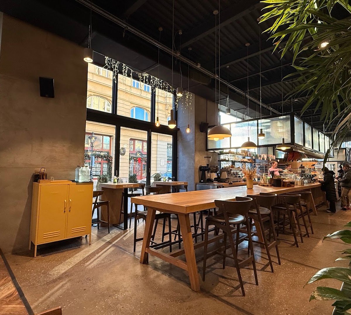 VAJ Sas Pékség · bakery & café specialty coffee shop in Budapest - photo 2