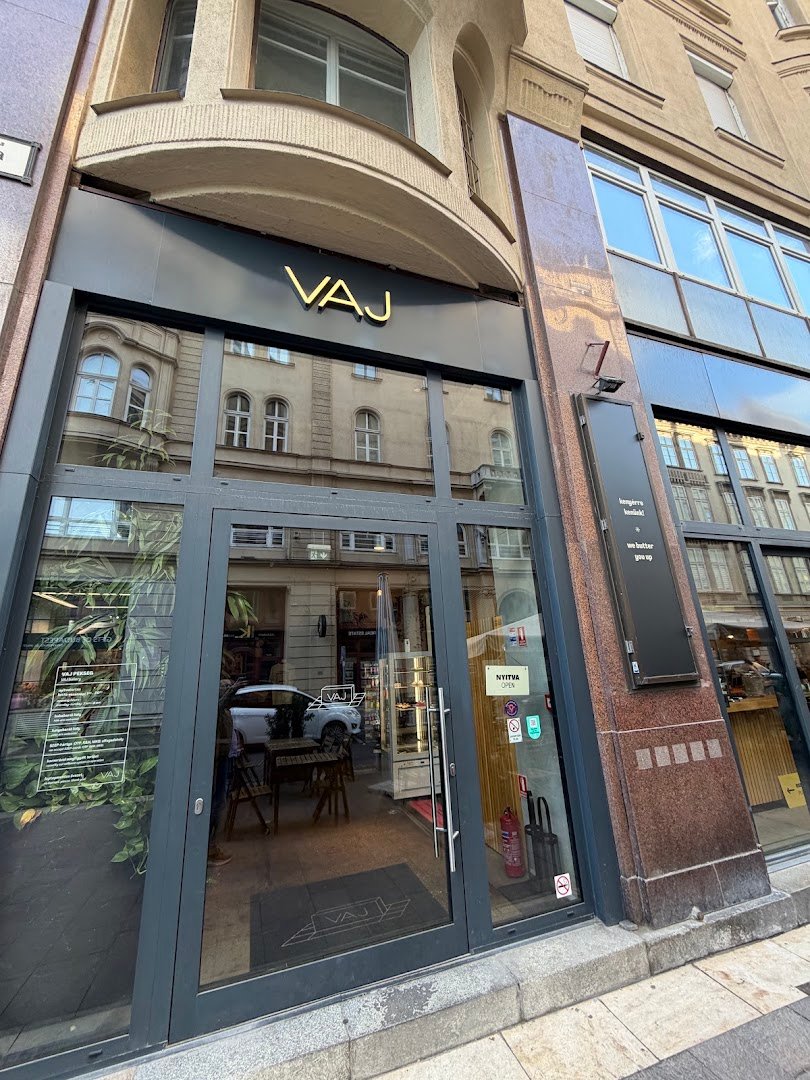 VAJ Sas Pékség · bakery & café specialty coffee shop in Budapest - photo 10