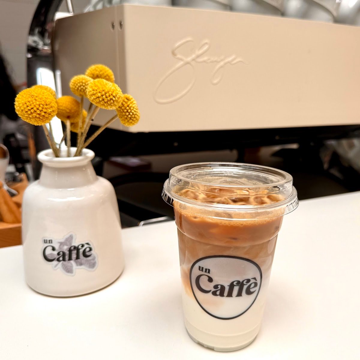 Un Caffe specialty coffee shop in Houston - photo 4