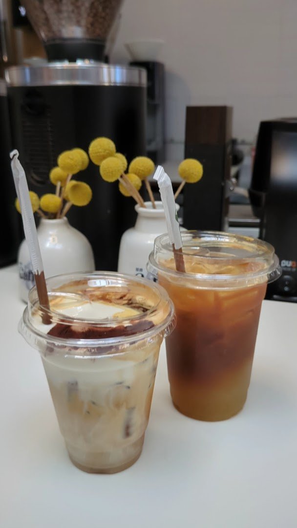 Un Caffe specialty coffee shop in Houston - photo 8