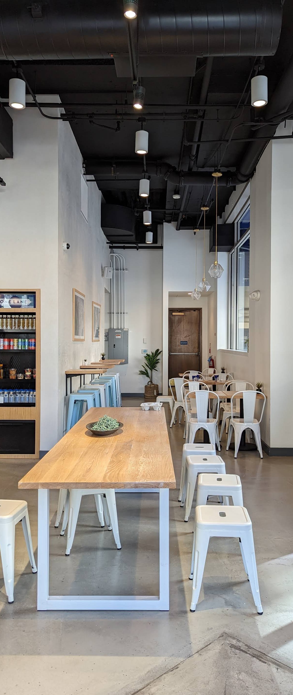 Bluestone Lane Metro Center Coffee Shop specialty coffee shop in Washington, D.C. - photo 11