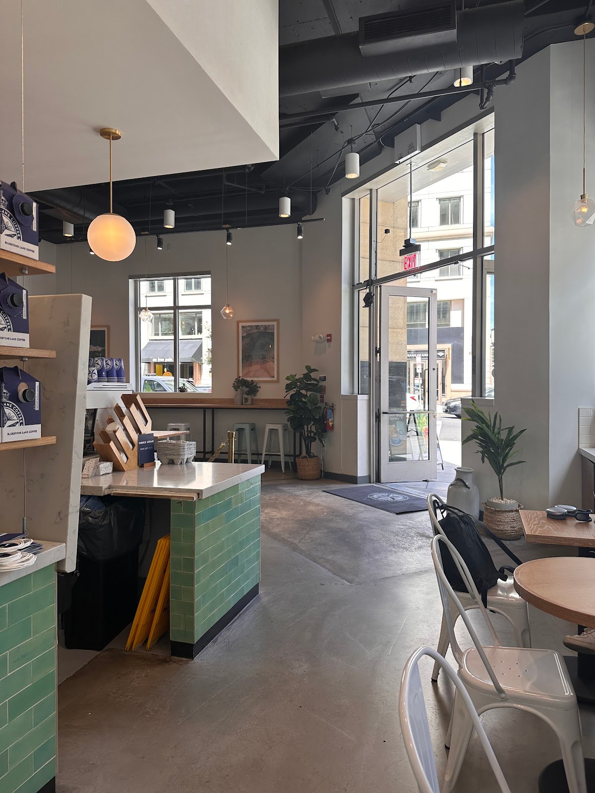 Bluestone Lane Metro Center Coffee Shop specialty coffee shop in Washington, D.C. - photo 5