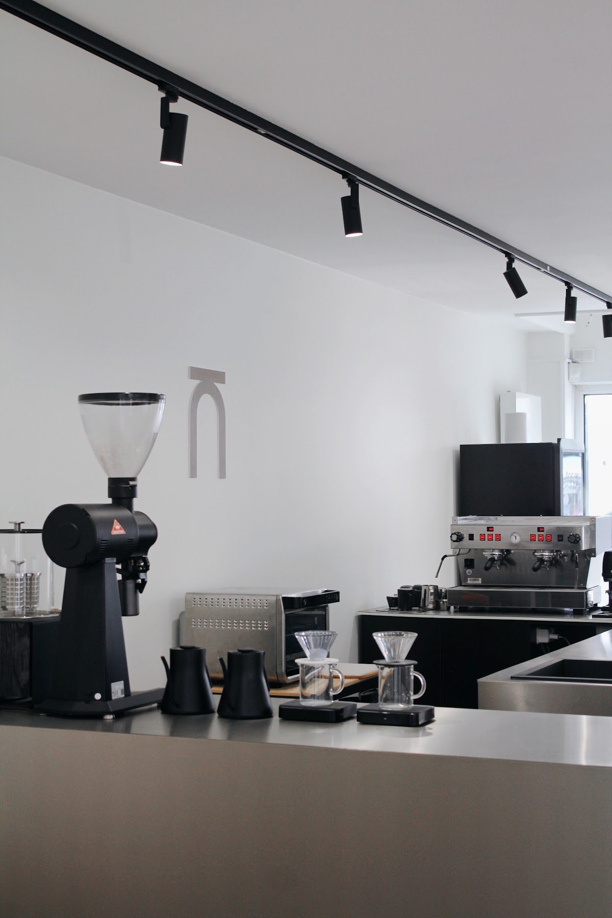 Nomos Coffee specialty coffee shop in Amsterdam - photo 4