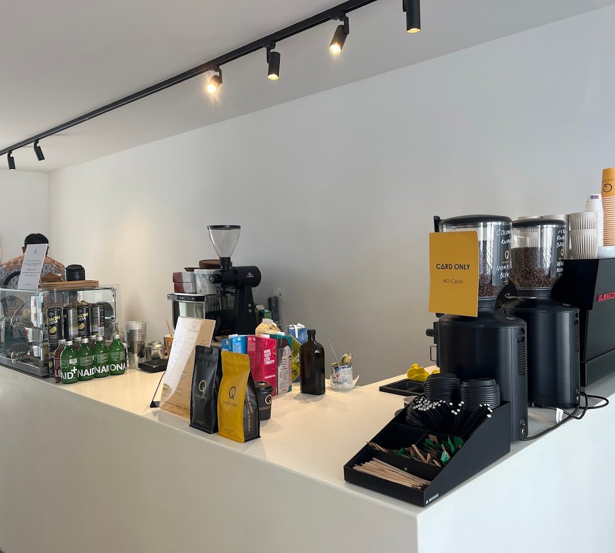Nomos Coffee specialty coffee shop in Amsterdam - photo 9