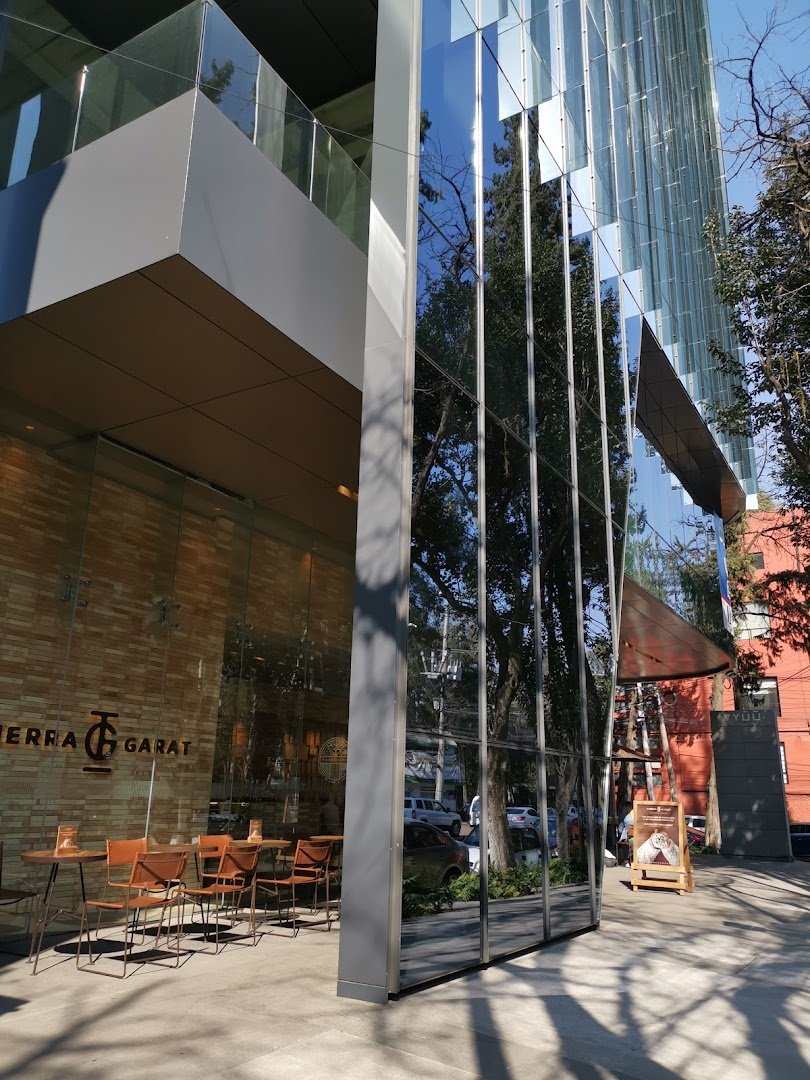 Storefront of Tierra Garat Porfirio Díaz, specialty coffee shop in Mexico City