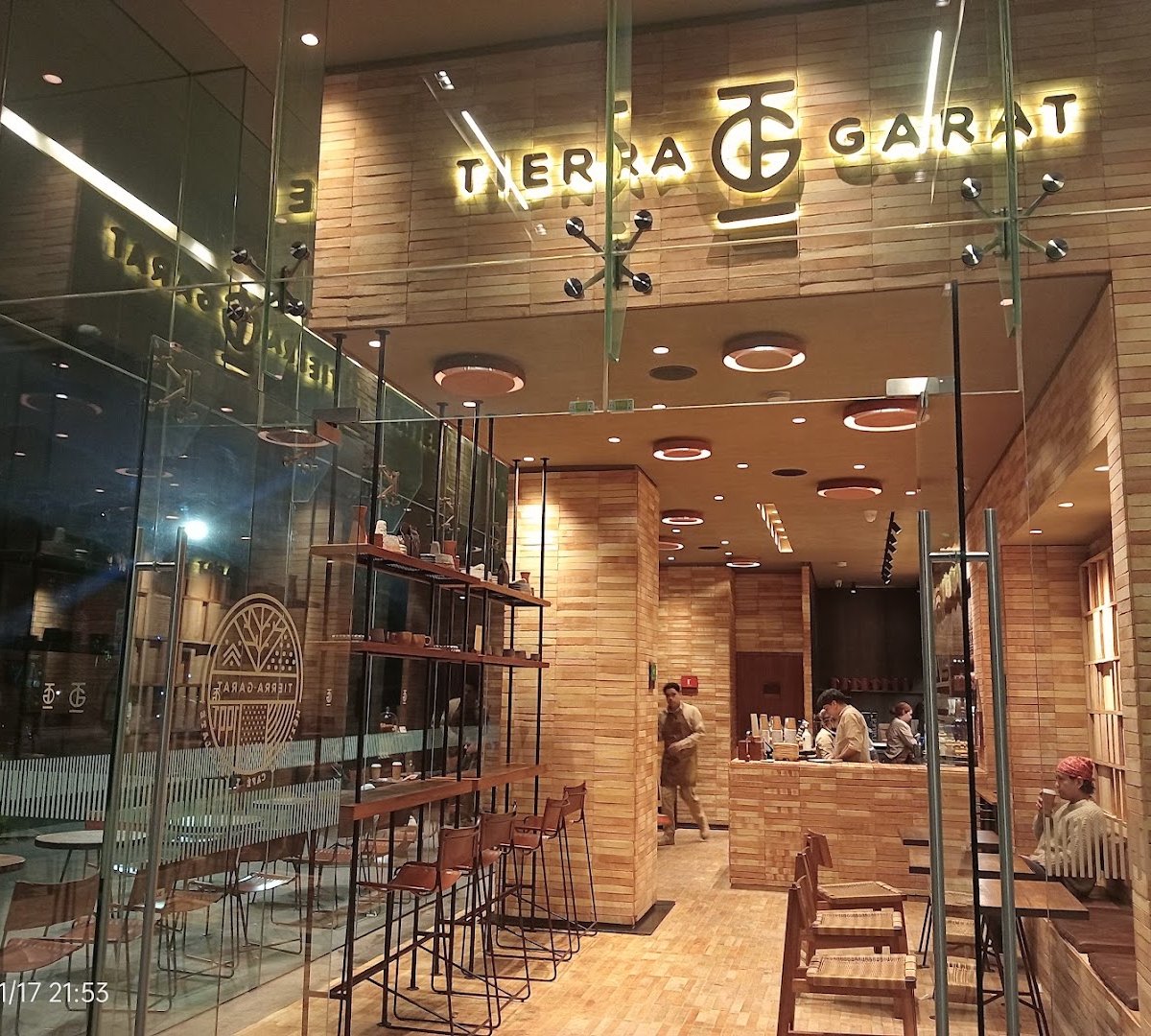 Storefront of Tierra Garat Porfirio Díaz, specialty coffee shop in Mexico City