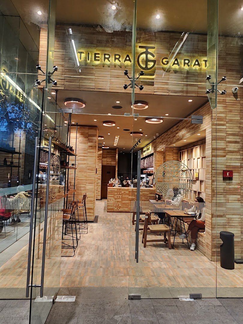Storefront of Tierra Garat Porfirio Díaz, specialty coffee shop in Mexico City