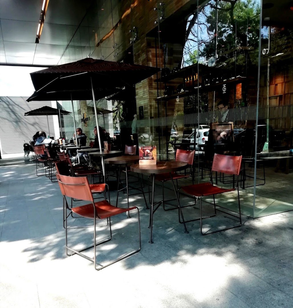 Storefront of Tierra Garat Porfirio Díaz, specialty coffee shop in Mexico City